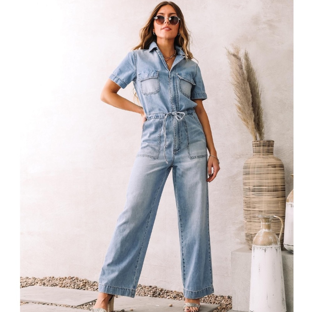 KanCan Front Cinch Tie Denim Jumpsuit – Light Wash, Size Large